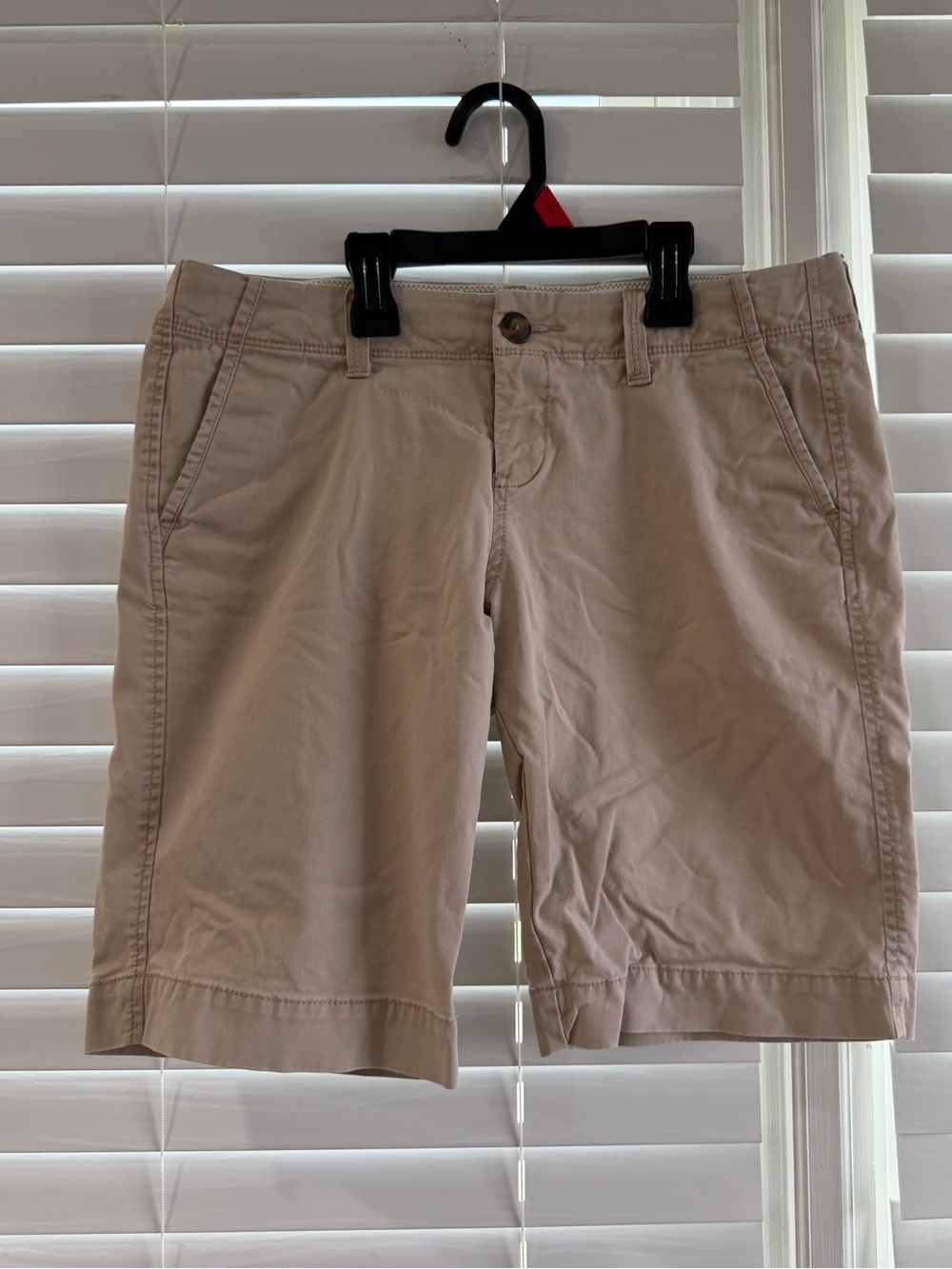 Women’s Khaki Bermuda Shorts Size 4 School
Uniform 🤎